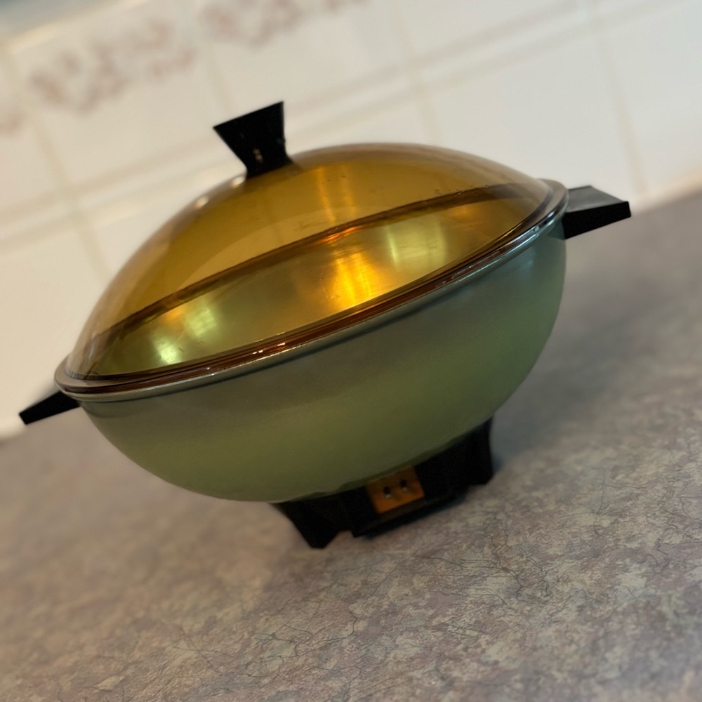60's Avocado Green Bun Warmer - Buffet Entertaining - AS IS - NO PLUG - Potluck